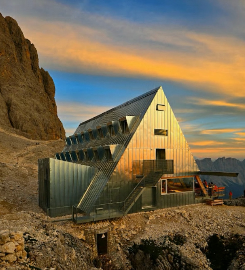 Rifugio Passo Sartner 2734m slm