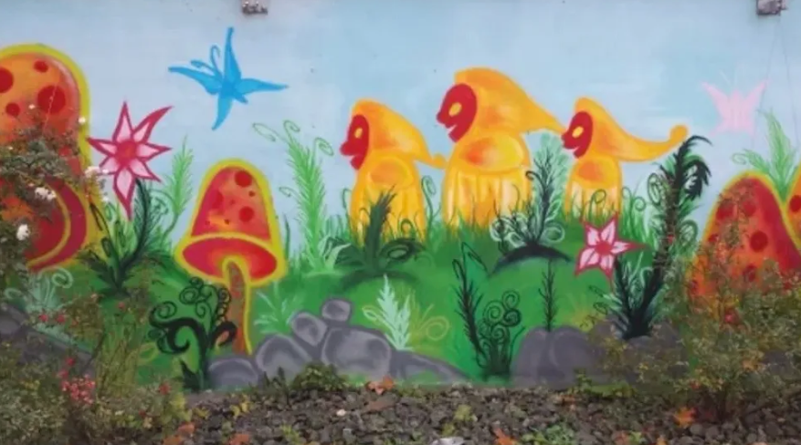 Aliens Am Haus Am Pilz