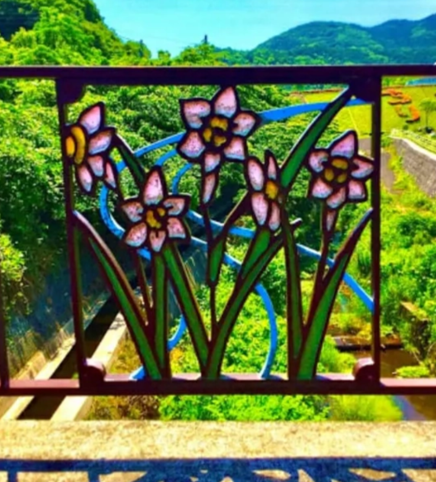 みどりばしの水仙レリーフ