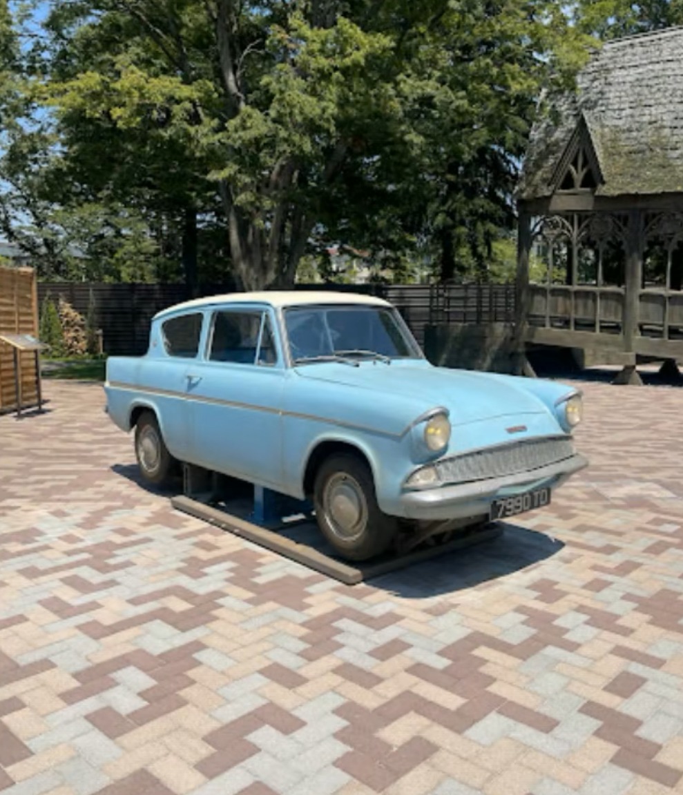 空飛ぶフォード・アングリア