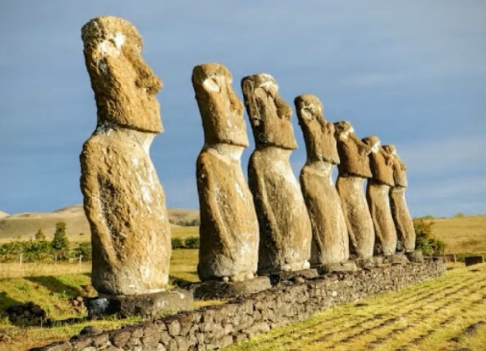 ISLA DE PASCUA, AHU AKIVI