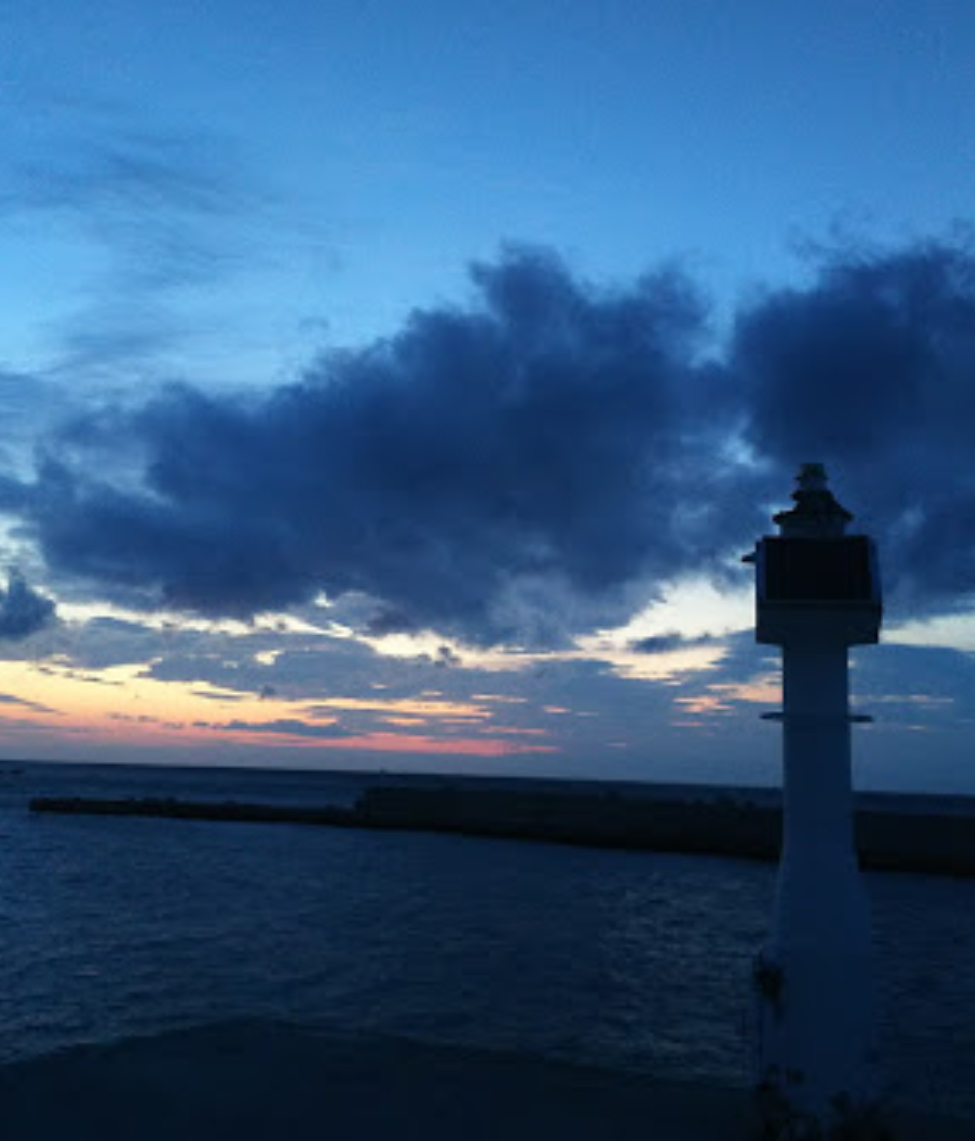 下風呂の白い灯台