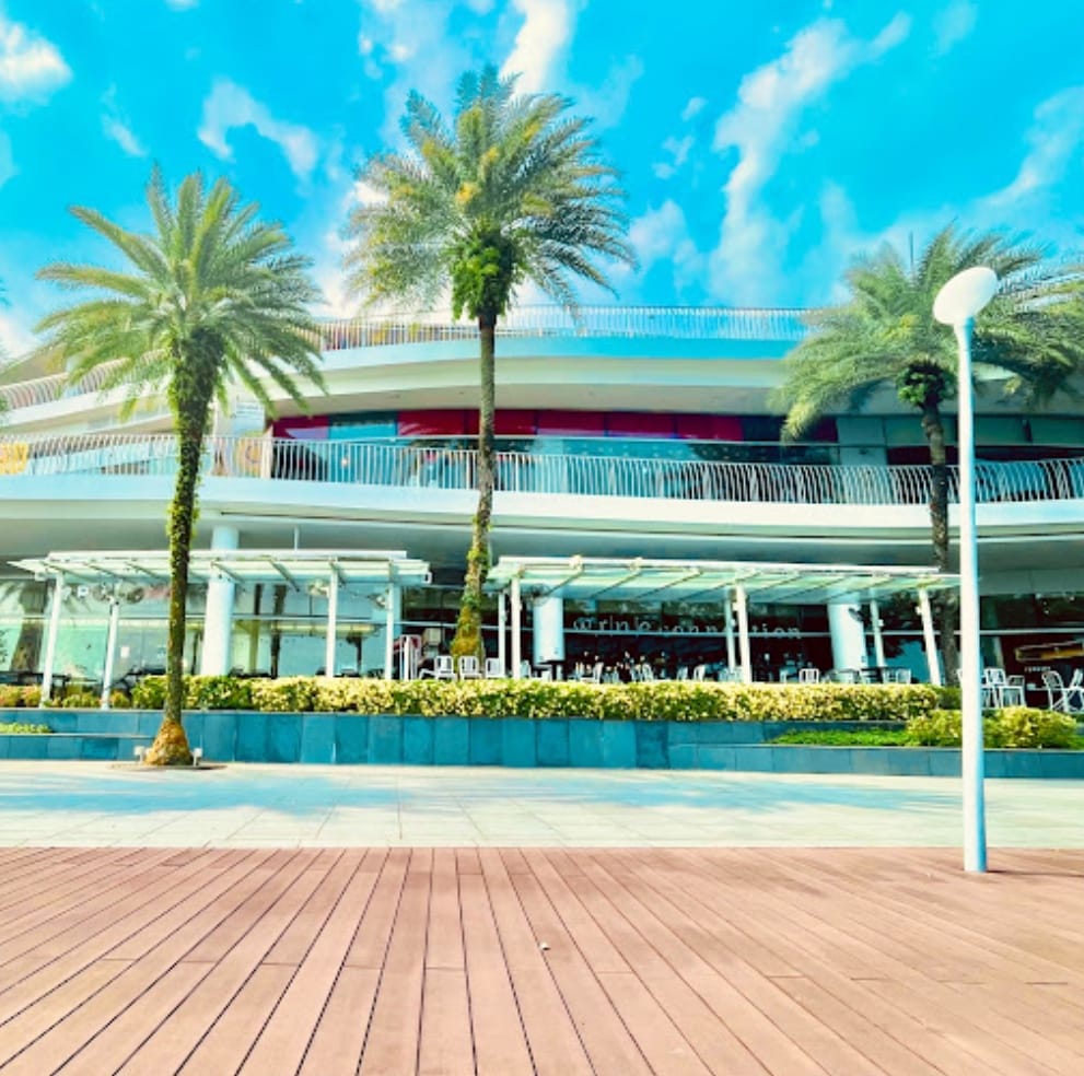 Vivo City Promenade