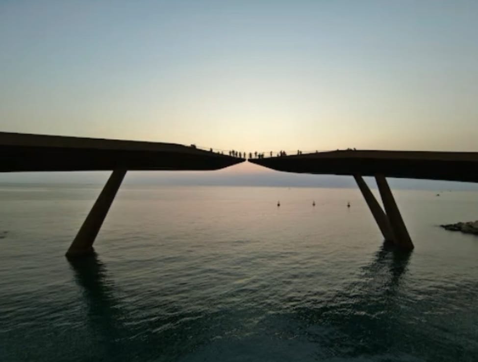 Kiss Bridge