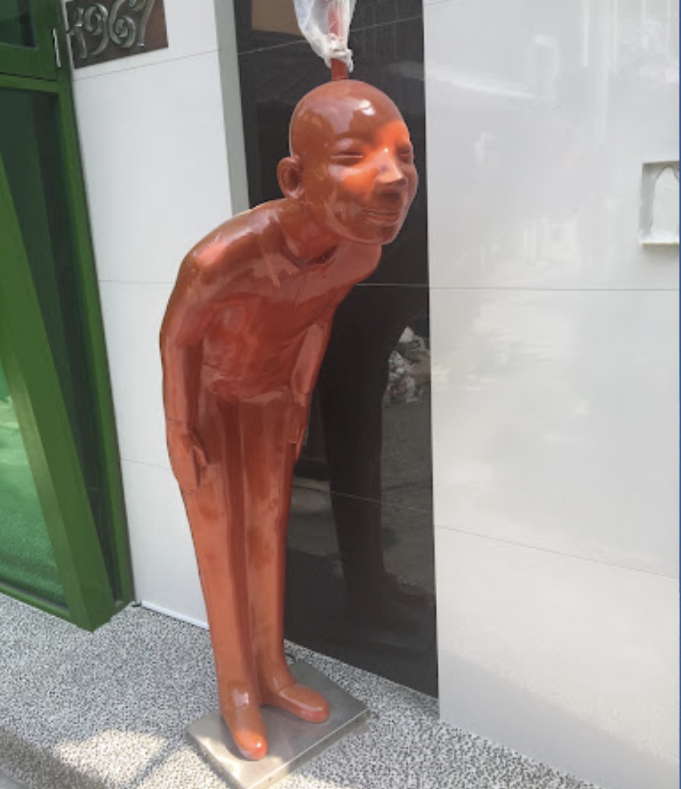 鞠躬哈腰