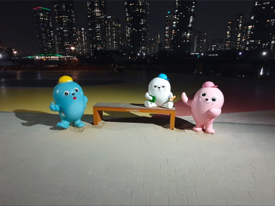 버미 꼬미 애이니 벤치
